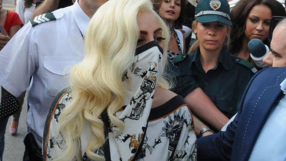 Лейди Гага се подиграла с българите! (СНИМКИ)