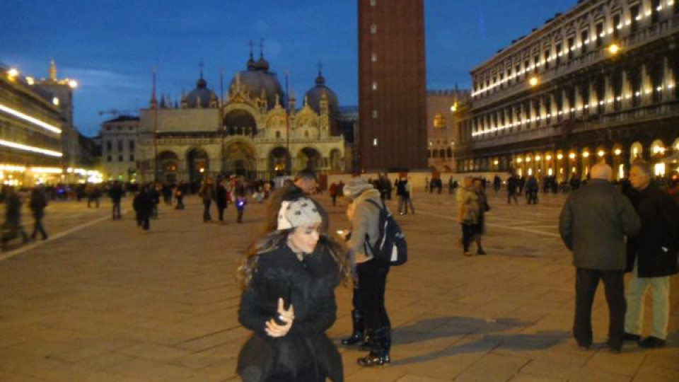 КАТО РОРИДУЛА! Виж как Мария "ЦЪФНА" във Венеция (СНИМКИ) 