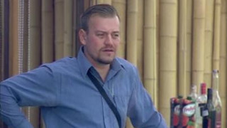 О НЕ! Пеньо преследва Пацо да му става жена