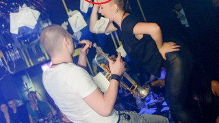 Скандал! Цветелина Грахич пуши в дискотека (ВИЖ)