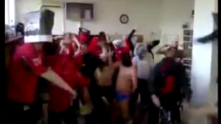 В съблекалните на Harlem shake! Виж как куфеят БГ футболисти (ВИДЕО)