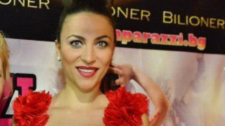 Цеце Орешкова шокира с променена визия и тоалет (СКОРОШНА СНИМКА)