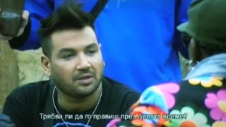 Сеир! Азис лапна по Денис Родман, той го обижда!