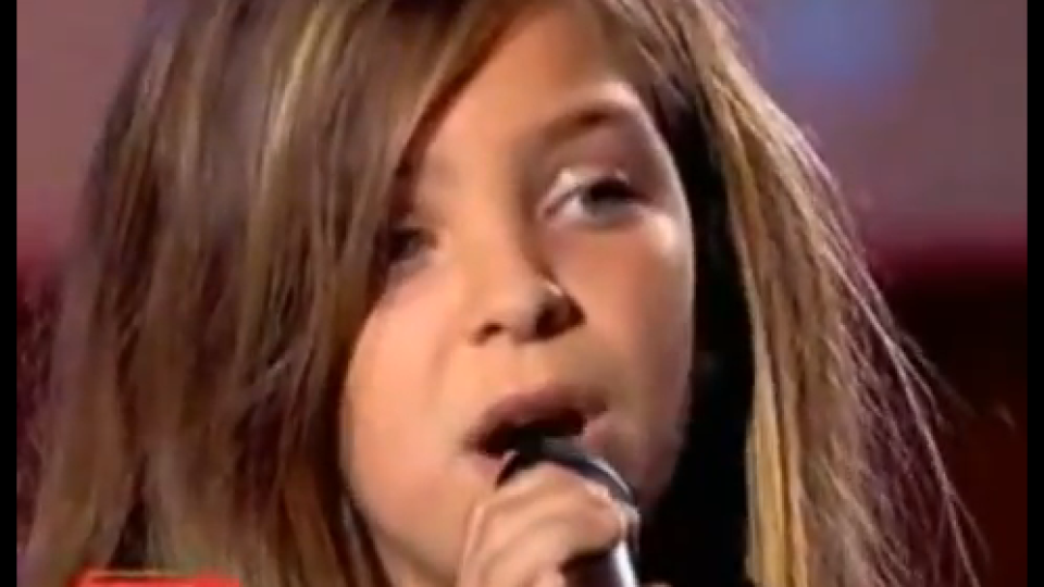 Ангелогласна! 10-годишна трогна целия свят с песента си (ВИДЕО)