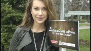 Звездата на Нова възхити без грим