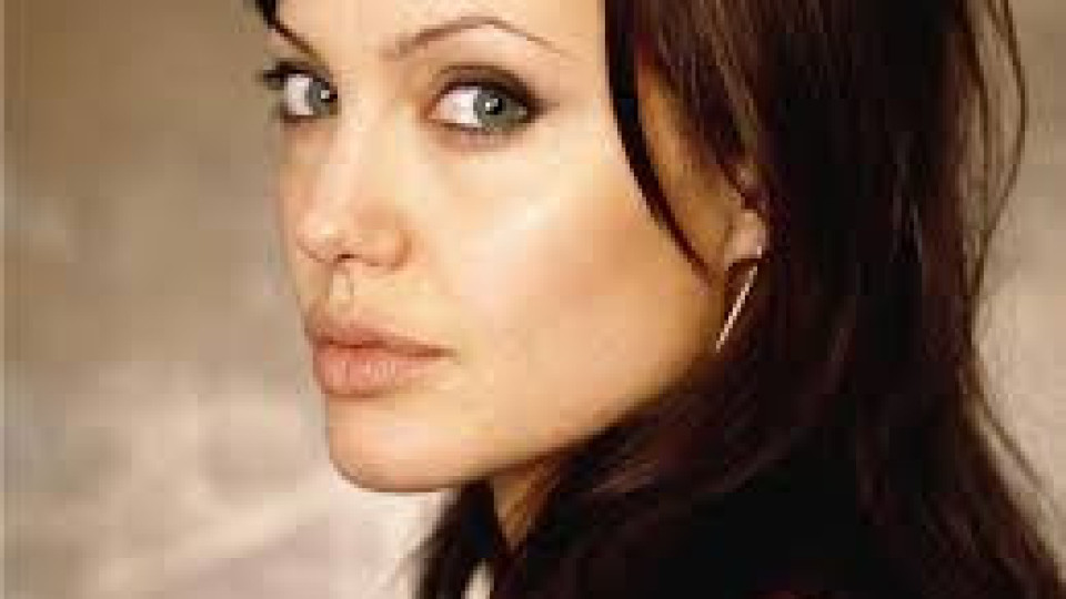 Анджелина Джоли с ужасяващата операция!