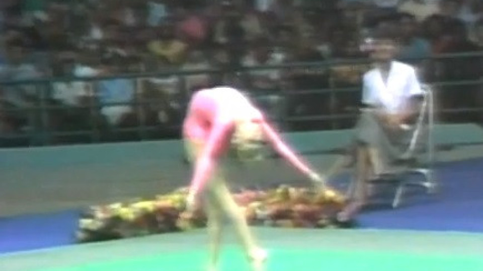 Истинска грация! Вижте младата Стелла Ангелова като гимнастичка!