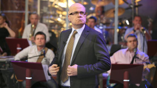 Слави хвърчи! Политиката в шоуто му изяде главата?!
