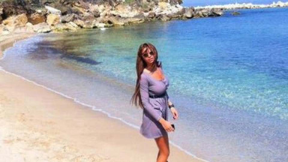 Звезделина от Мис България шашна със стила си на плажа