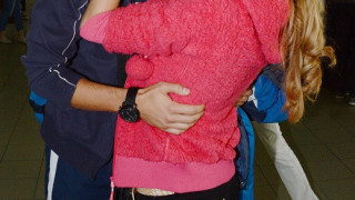 Нанси се утешава така след загубата на "Мис Свят" (Снимки с гаджето)