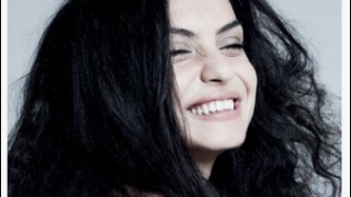 Лияна лъсна рошава и без грим