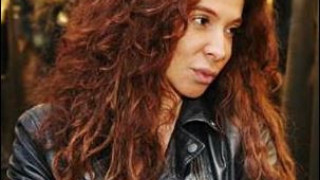 Маги Желязкова смути без грим на парти