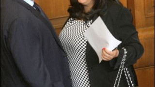Лиляна Павлова се фука с чанта за 12 бона, била дизайнерска