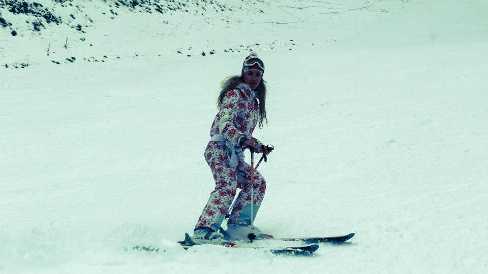 Антония Петрова изби рибата с пижамата си на ски писта (СНИМКИ)