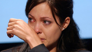 Анджелина Джоли съвсем се вманиачи, отново ляга под ножа