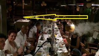 Алисия натикана в ъгъла на празненството на Ники
