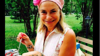 Кремена Халваджиян грее подмладена на рождения си ден