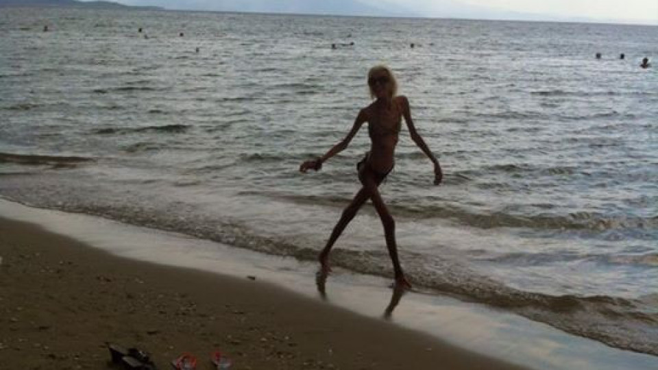 Нана Карагиани като сянка на плажа - топ 4 ужасни снимки