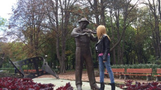 Лили Иванова с несравнима визия в дънки (СНИМКИ)