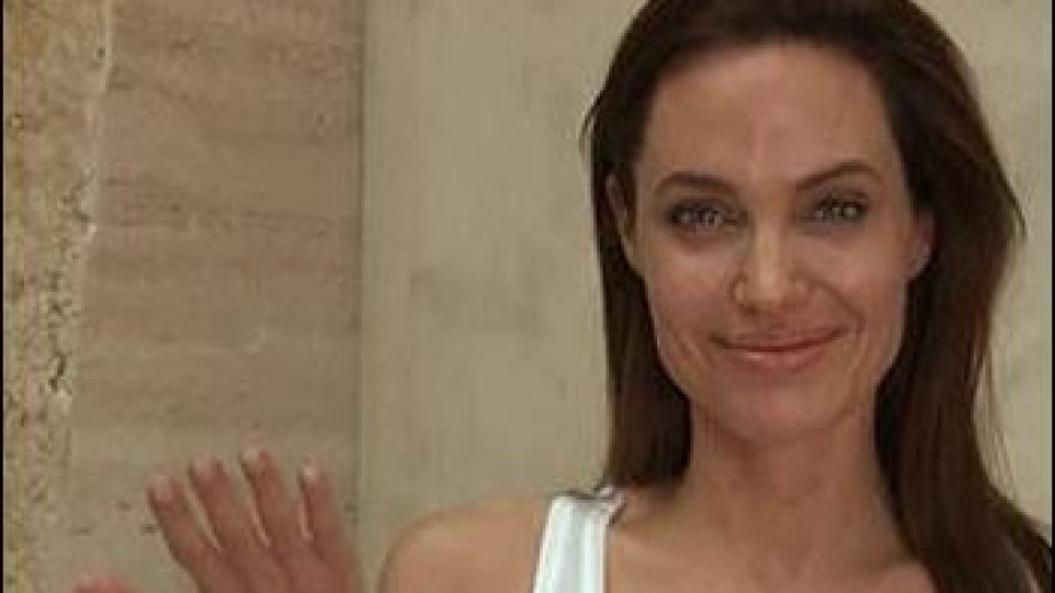 Анджелина Джоли лъже, че е болна! (Крие се заради скандала)