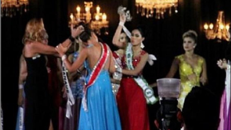 Скандал на мис Амазонка: Участничкии се сбиха заради короната
