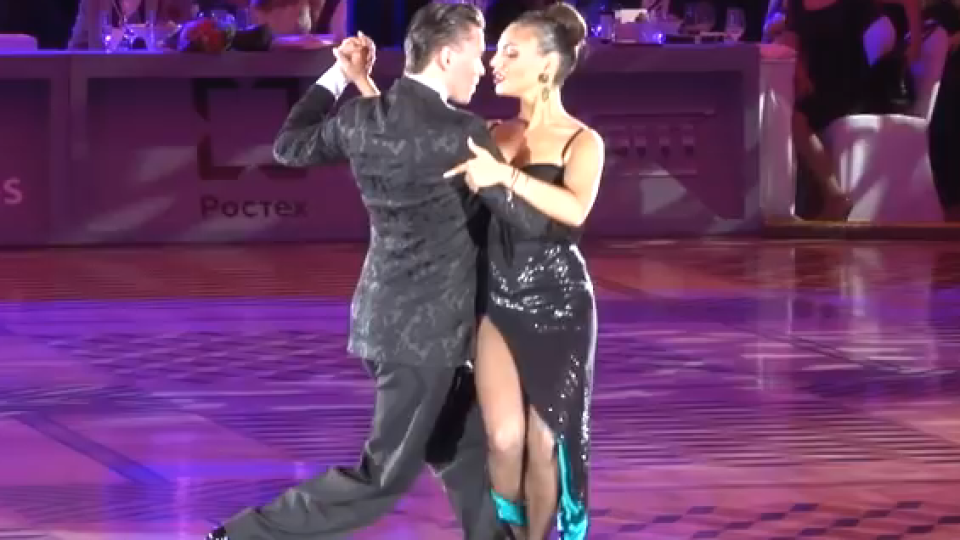 Есмер Омерова взривява с танците си (Видео)
