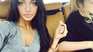 Есмер показа джуки, като на Отварачката! (Снимки)