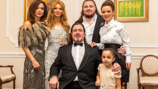 Наследничката на Гущеров събра очите по бански (Снимка)