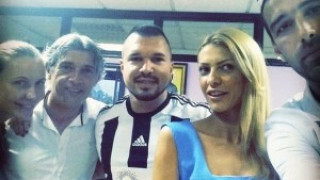 Валери Божинов смени Николета с блондинка (Снимки)