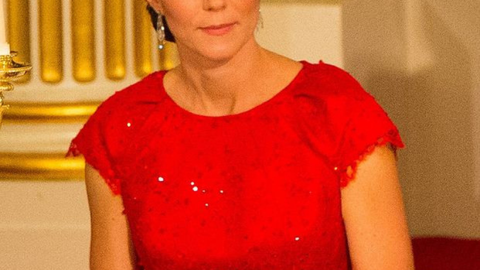 Кейт Мидълтън зашемети в гореща червена рокля (Снимки)