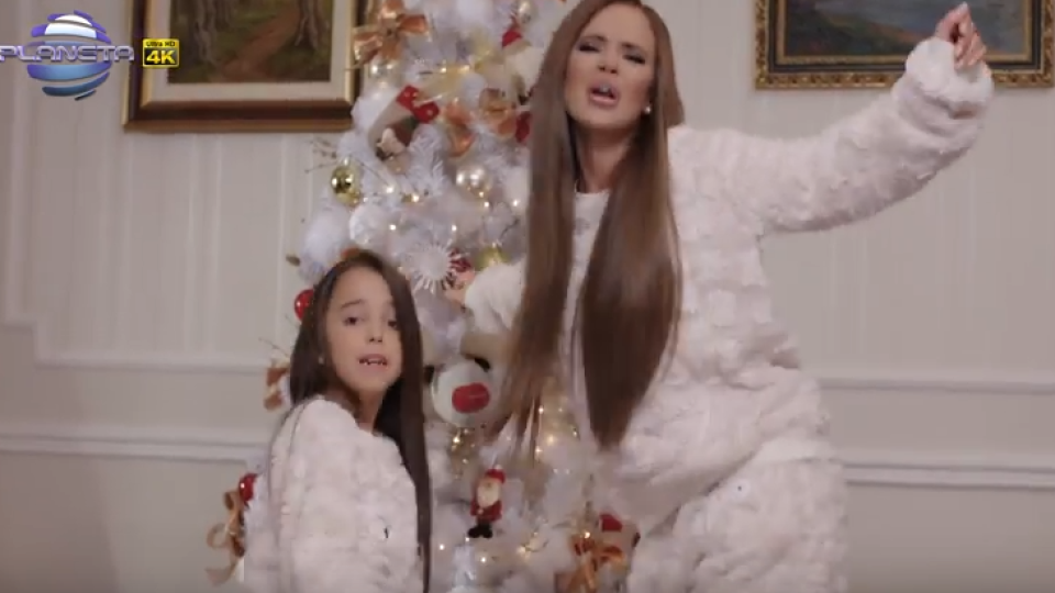 "Коледа е" на Марая и Мария предизвика куп критики (Видео)
