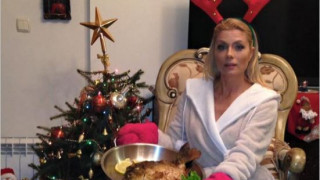Коледният дом на Венета Райкова повече от скромен! (Вижте го)