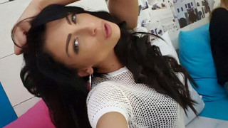 Емануела закъса без парите на Динев (Вижте как се оправя с финансите)