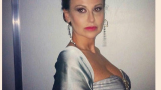 Илиана Раева тръшна плеймейтките в земята (Вижте новата й визия)
