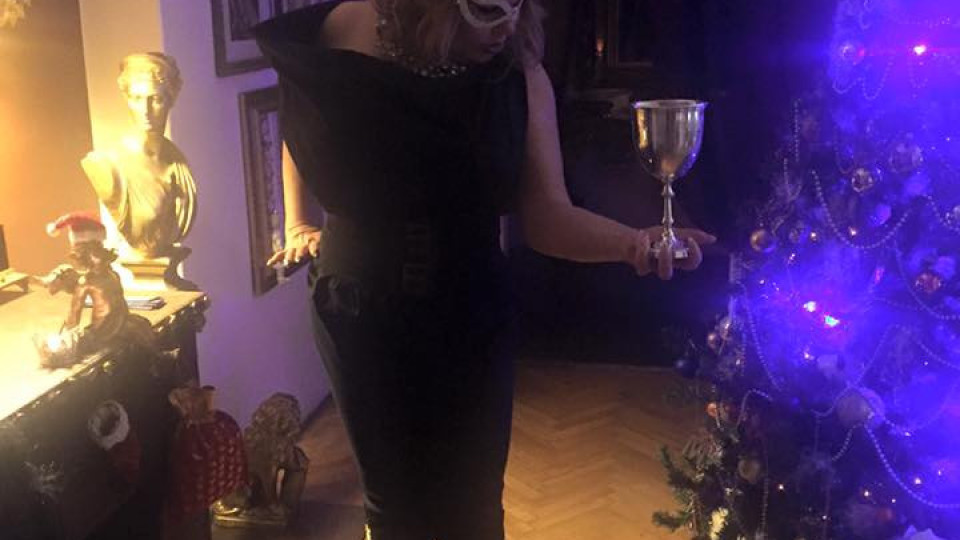 Ваня Червенкова в топ форма на Нова година (Снимки от празника й)