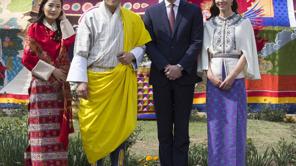 Кейт и Уилям като в пародия на "Игрите на глада" (Вижте как се изложиха в Бутан)