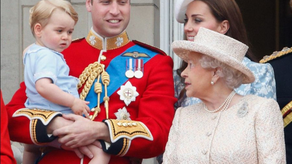 Принц Джордж с първа заявка за британската корона (Снимка)