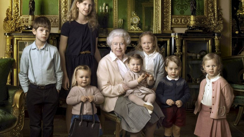 Елизабет II слиза от трона? (Празнува РД с малките +Снимки)