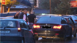 Ники Михайлов се изживява като гангстер (Вижте как му слугуват)