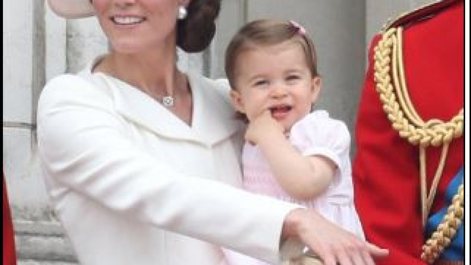 Принцеса Шарлот с официален дебют на юбилея на кралицата (Снимки)