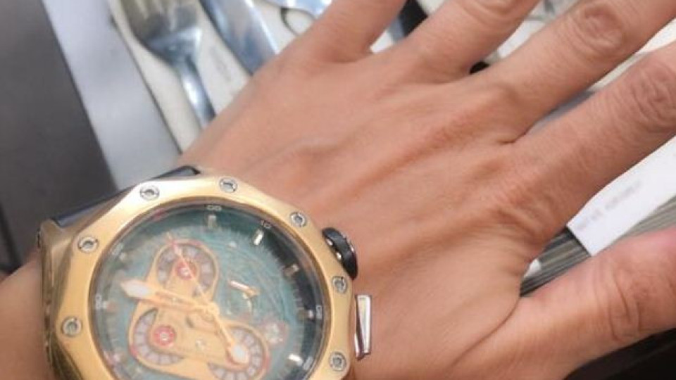 Емануела се фука с часовник за 100 бона (Няма да повярвате от кого)
