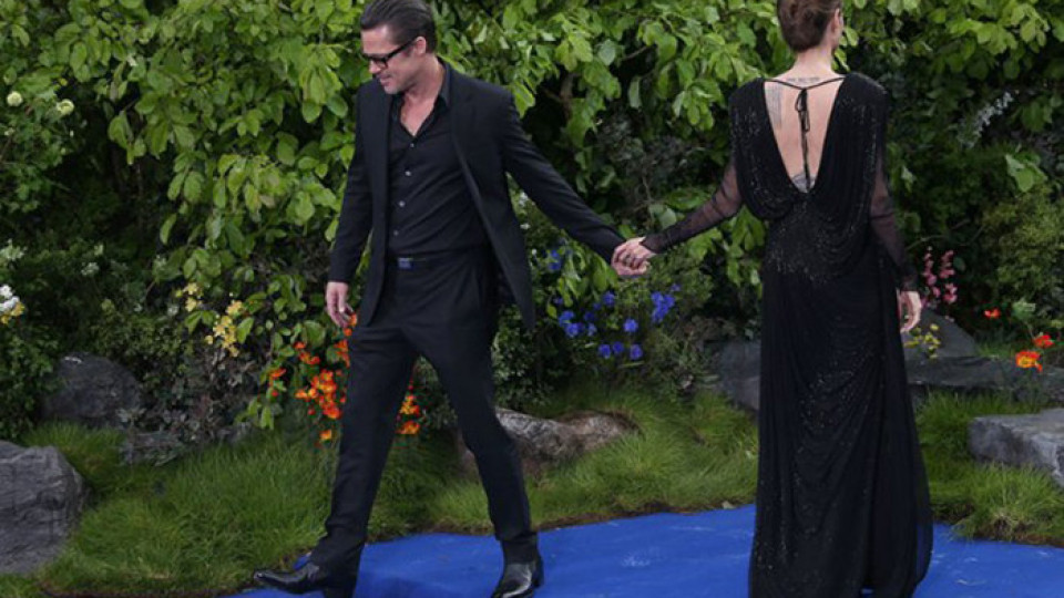 Докато Анджелина Джоли се бори за живота си: Брад й заби нож в гърба