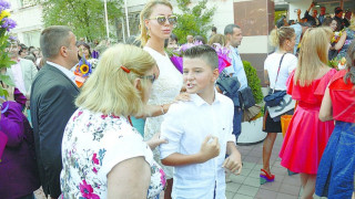 Димитър Бербатов изпрати Деа в първи клас (Фото + Вижте другите звездни първолаци)