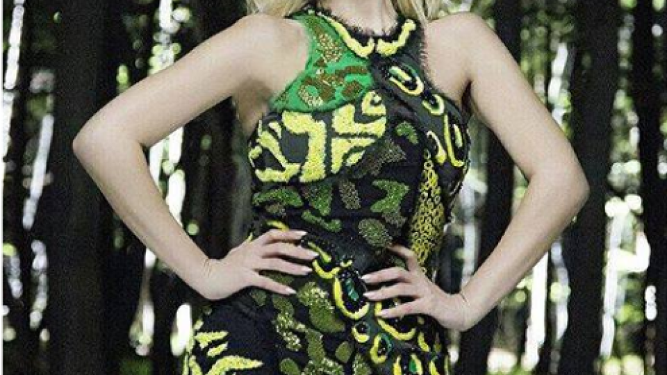 Цвети Янева отвя конкуренцията със скъпарска рокля на Версаче (Снимки)