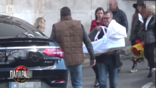 Илиана Раева и Наско Сираков прибраха бебето (Снимки от изписването)