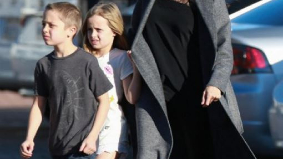 Анджелина Джоли застрашава здравето на децата от суета (Вижте на какво ги подлага)