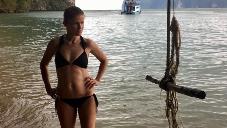 Тереза Маринова зашеметява с тяло на 40 (Хот снимки по бански)