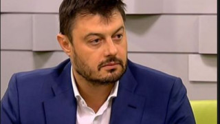 Николай Бареков закъса с парите: Води предаване в евтина кабеларка