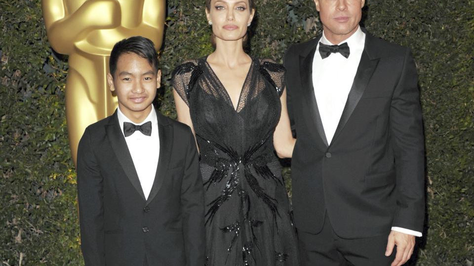 Анджелина Джоли губи Мадокс! (Вижте истината за осиновяването му)