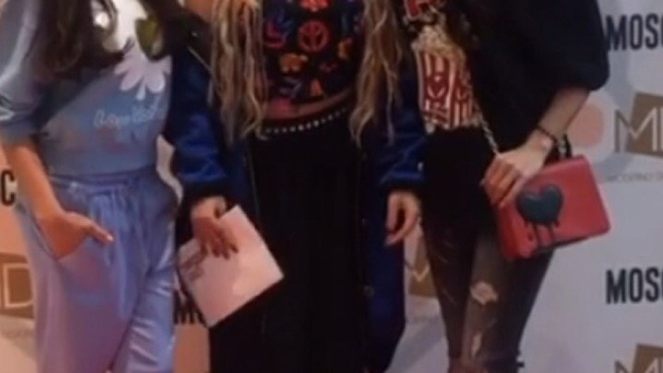 Алисия с анцуг и токчета на модно събитие (Вижте потрес комбинацията й - Фото)
